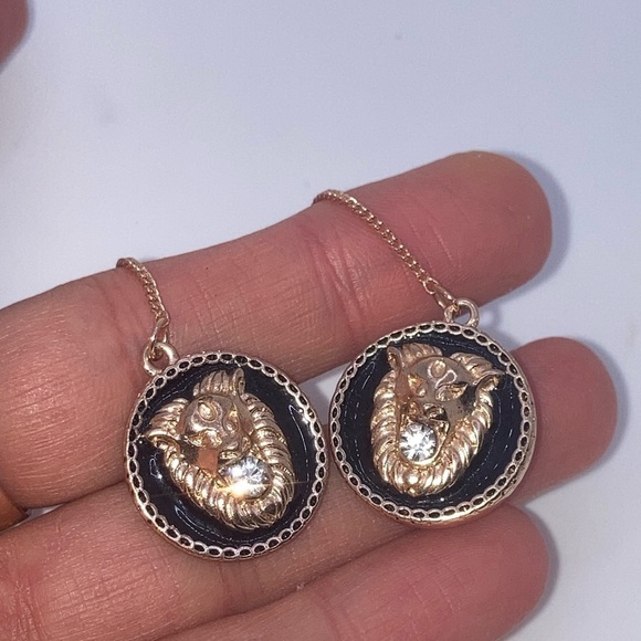 Vtg Gold Tone Black Enamel Rhinestone Lion Coin Threader Earrings 2.9” - Picture 4 of 6